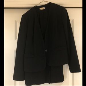 Koret: Blazer & Skirt